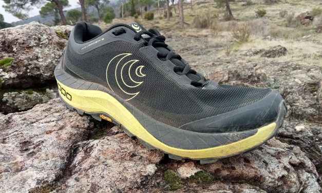 Topo Athletic MTN Racer 3