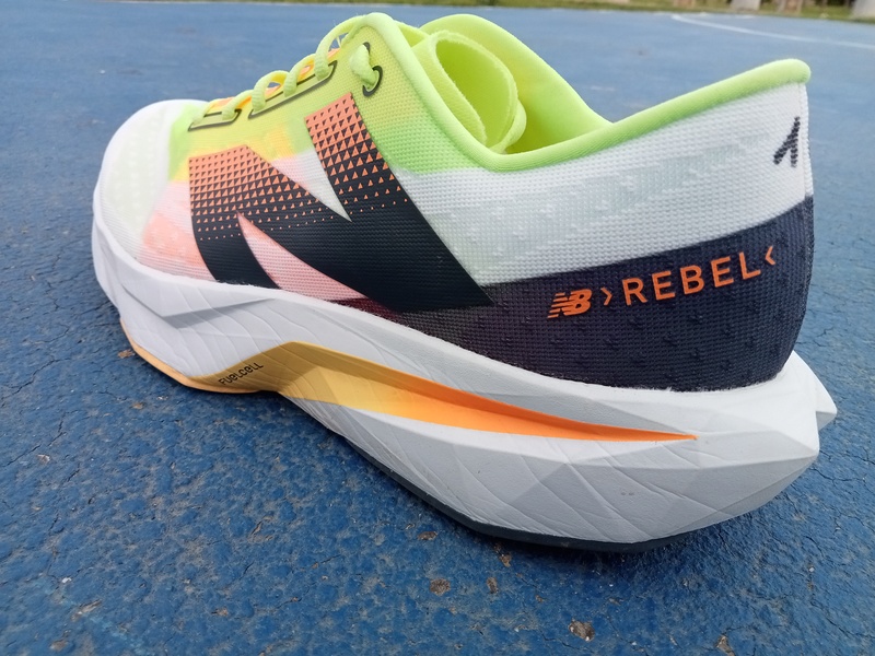 NEW BALANCE FUELCELL REBEL V4