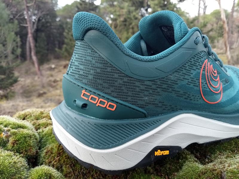 TOPO ATHLETIC ULTRAVENTURE 4