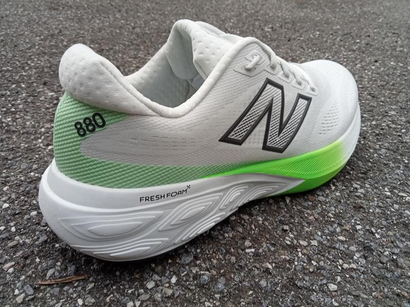 New Balance 880 v15