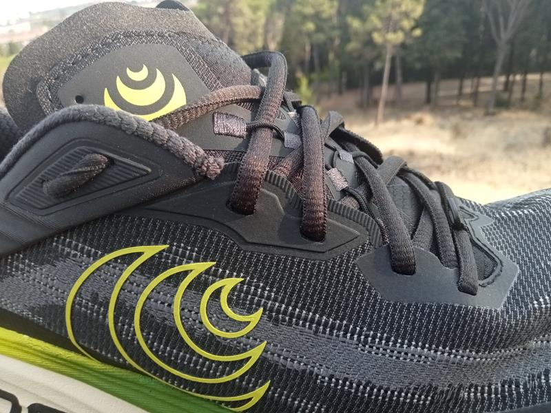 Topo Athletic Vista