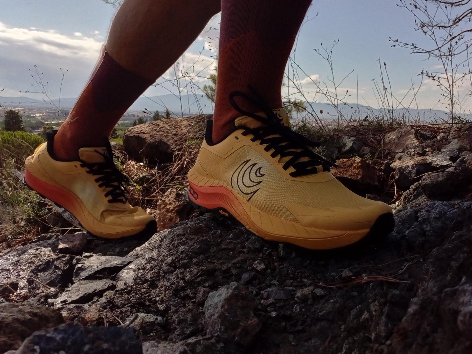 Topo Athletic MTN Racer 4