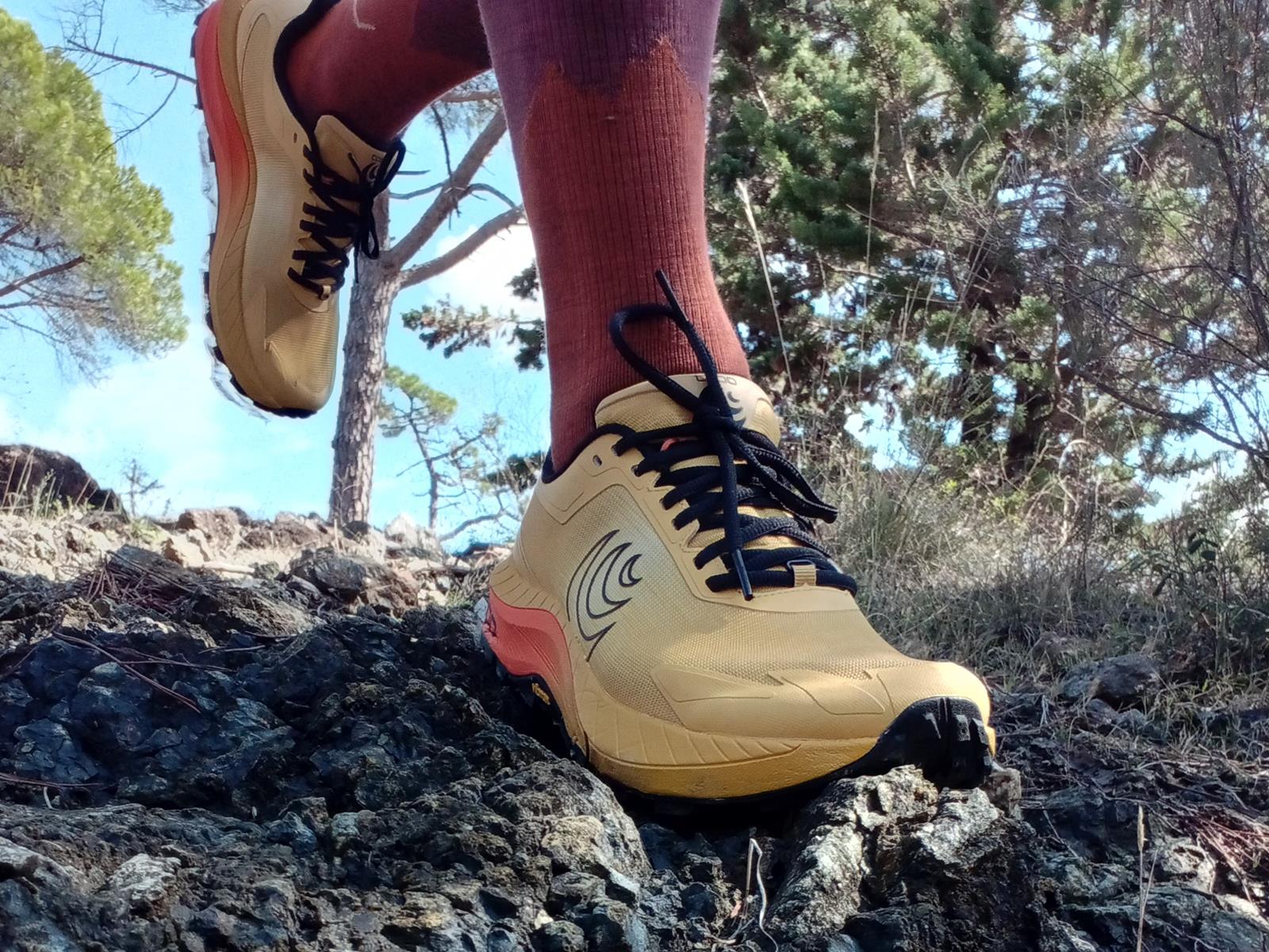 Topo Athletic MTN Racer 4