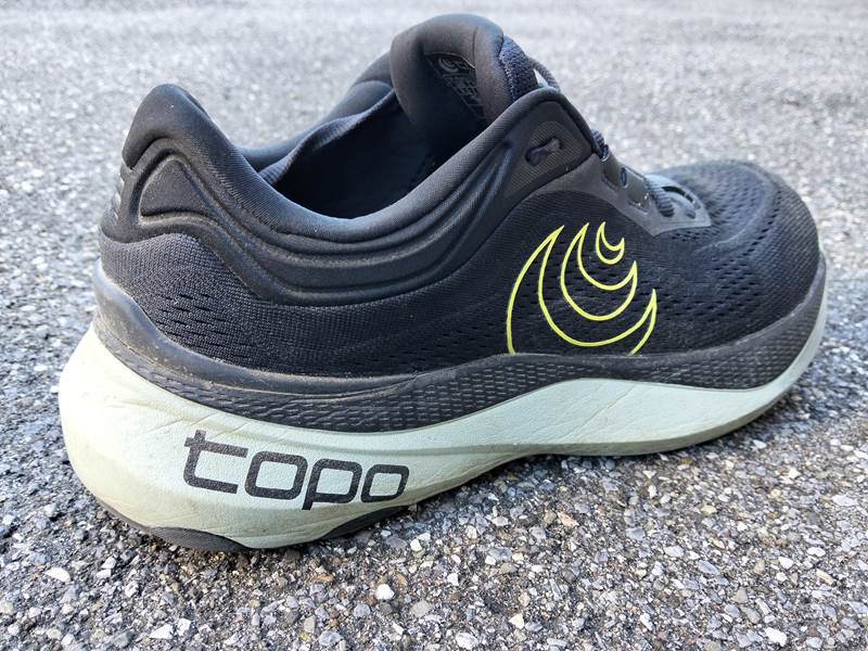 Topo Athletic Aura 2
